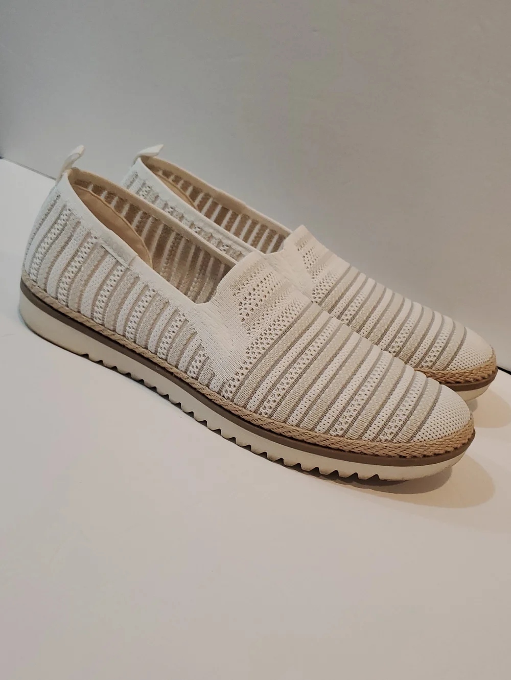 Skechers Bobs Flexpadrilles Size 8.5 Lo Slip On Sneakers White Tan